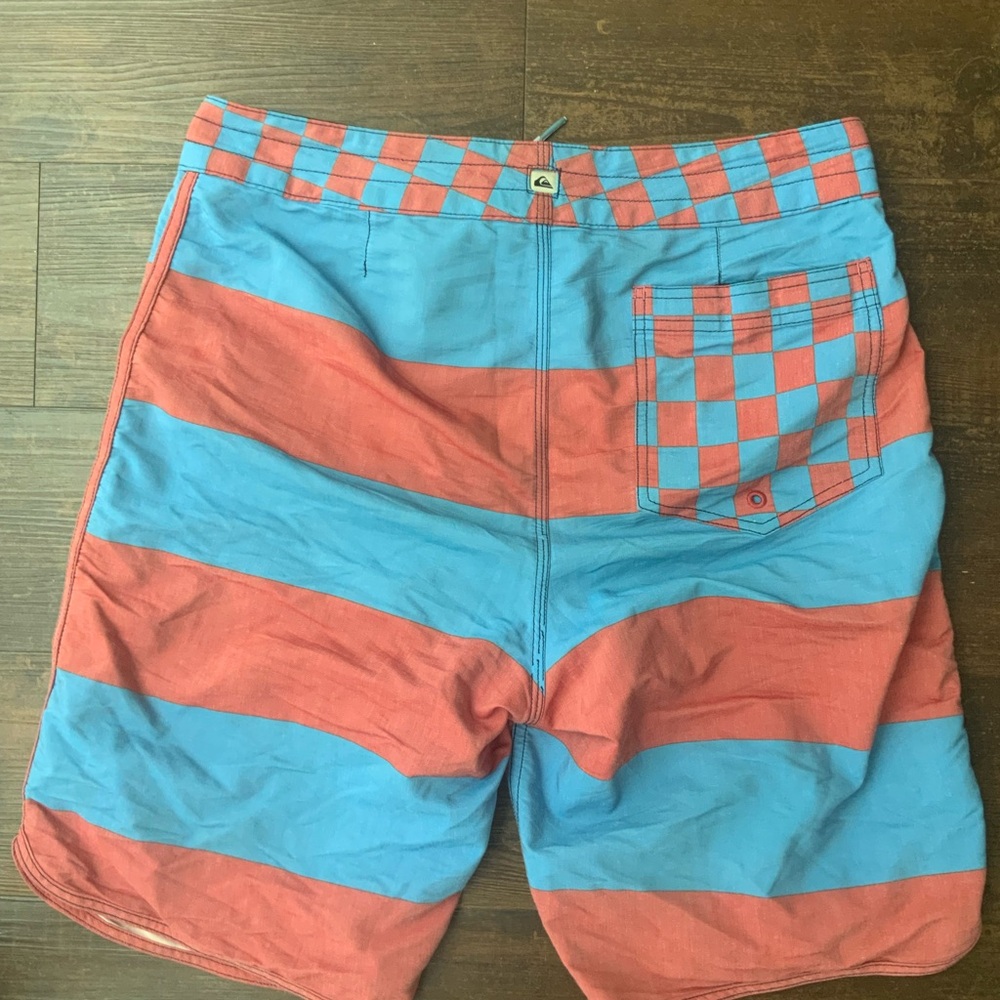 Men's Quiksilver Board Shorts Red And Blue Stripes Checkered Size 30 - Picture 7 of 12
